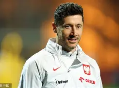 体育直播-Doinb焦点对战，莱万多夫斯基与50激战湖人分钟，持续失利胜负难料！-体育直播